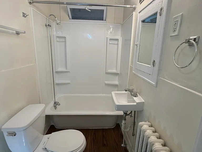 2815 Brownsville Rd #6 — Photo 2
