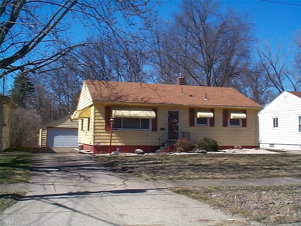 1470 Eastland Ave SE photo 1