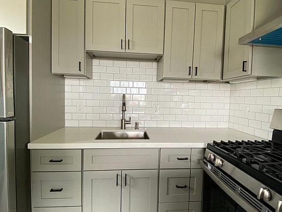 4th image of 1351 Camellia Dr #B