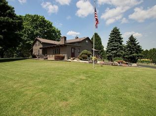 1752 Genesee St, Delafield, WI 53018