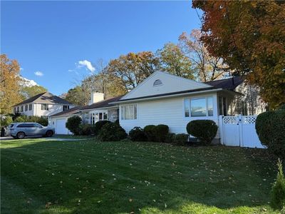 275 Meshanticut Valley Pkwy, Cranston, RI, 02920