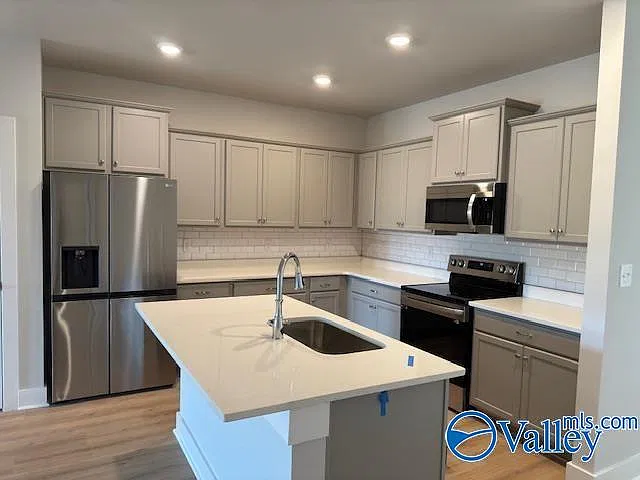 3 bed, 2.0 bath, 1950 sqft, $2,000 — Photo 3