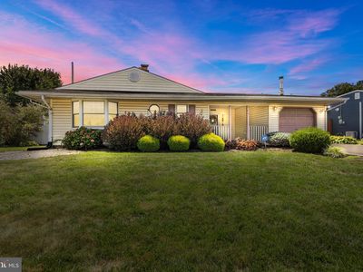 98 Pinewood Dr, Levittown, PA, 19054