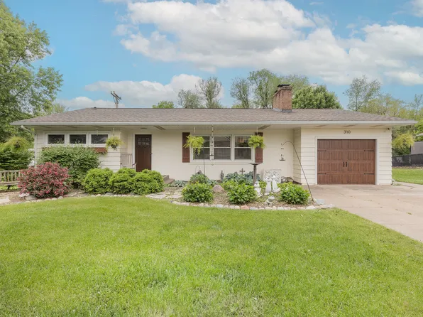 310 Circle Dr, Riverdale, IA 52722