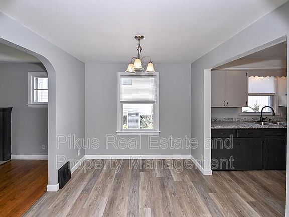 5th image of 2421 Nicholas Pl NW