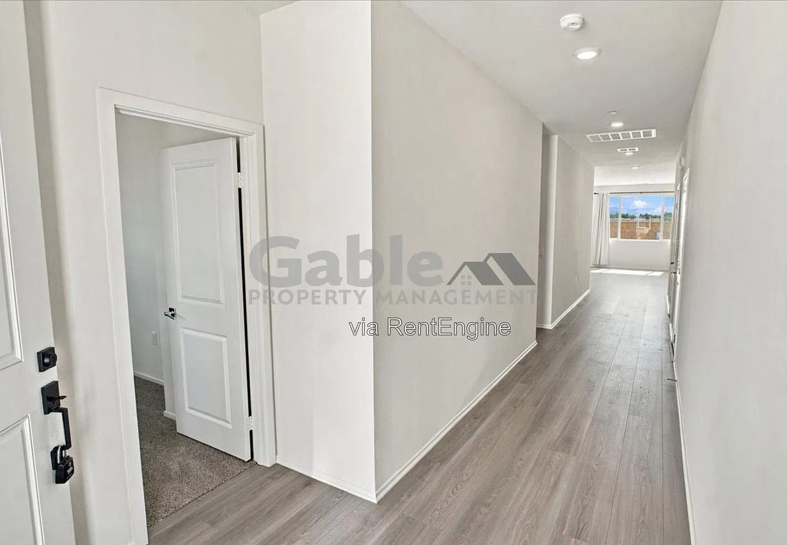 4 bed, 2.0 bath, 1978 sqft, $3,200 — Photo 3