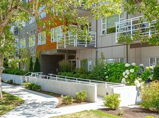 9861 3rd St #308, Sidney, BC