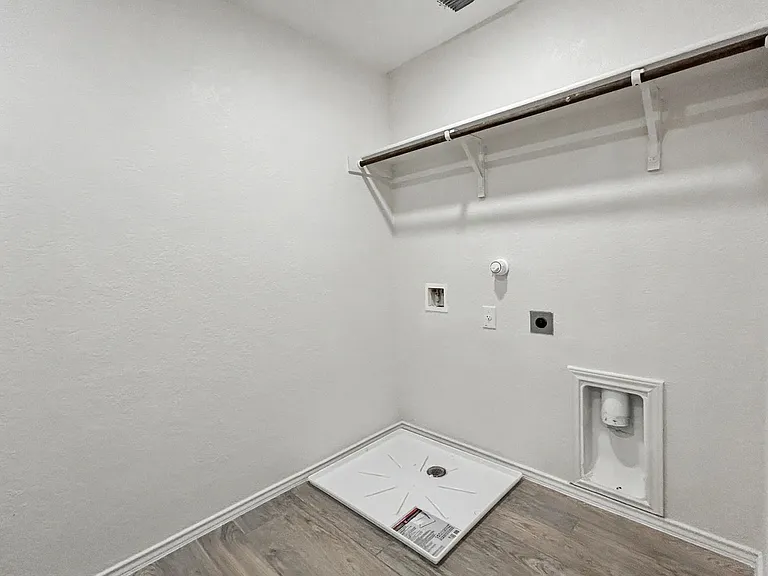 2437 Dielman Dr — Photo 23
