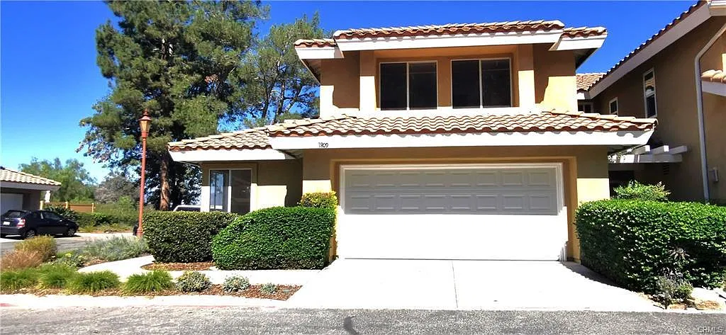 4 bed, 1923 sqft, $3,800 — Photo 1