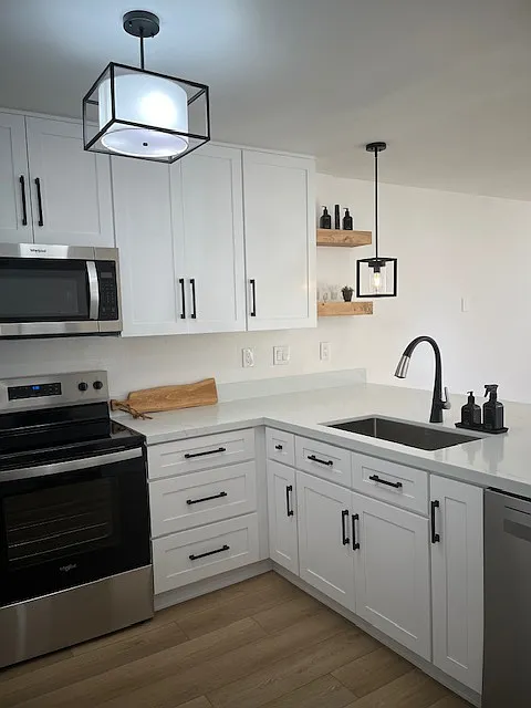 3 bed, 1.5 bath, 1354 sqft, $4,795 — Photo 2