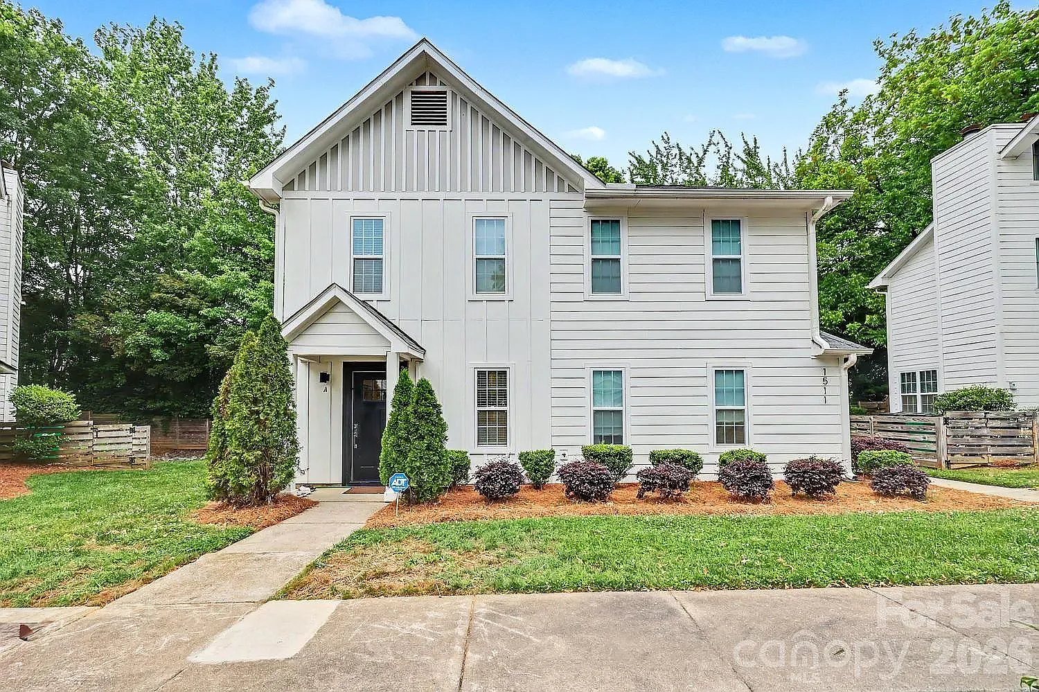 2 bed, 1004 sqft, $1,900 — Photo 1