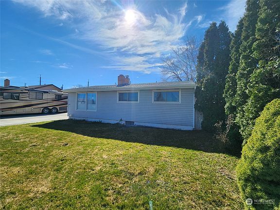 3rd image of 1023 W Bruce Street