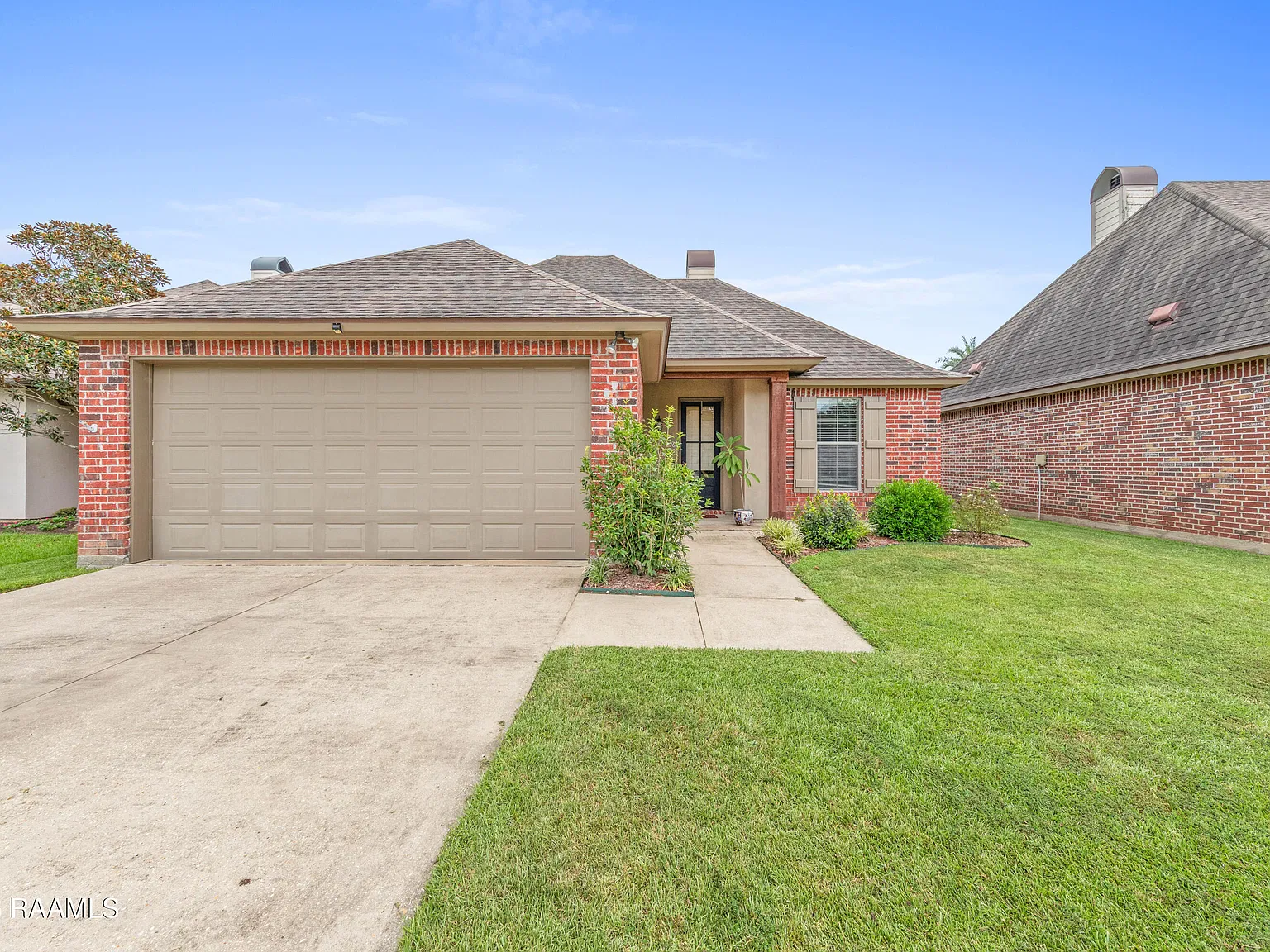 3 bed, 2.0 bath, 1605 sqft, $2,000 — Photo 1