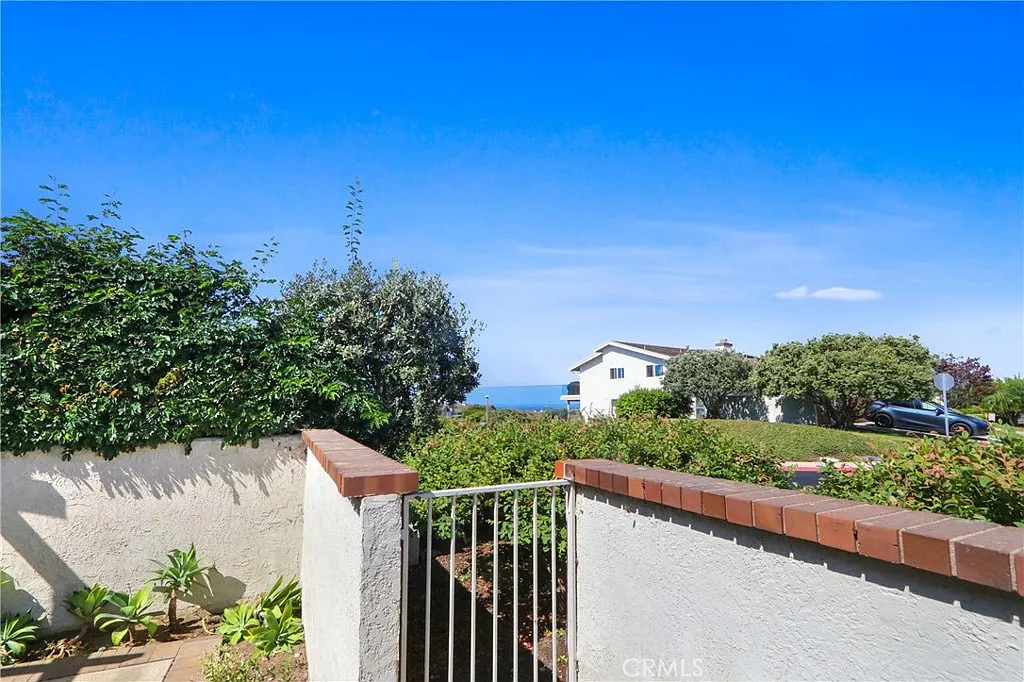 3 bed, 2241 sqft, $10,000 — Photo 1