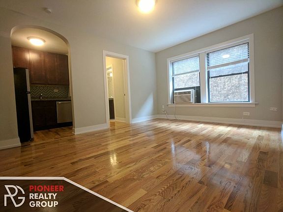 2nd image of 550 W Arlington Pl #550205