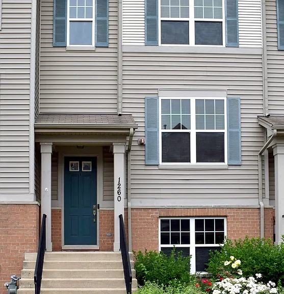 1260 Evergreen Ave — Photo 1