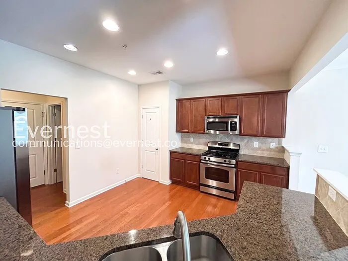1786 Caswell Pkwy — Photo 3