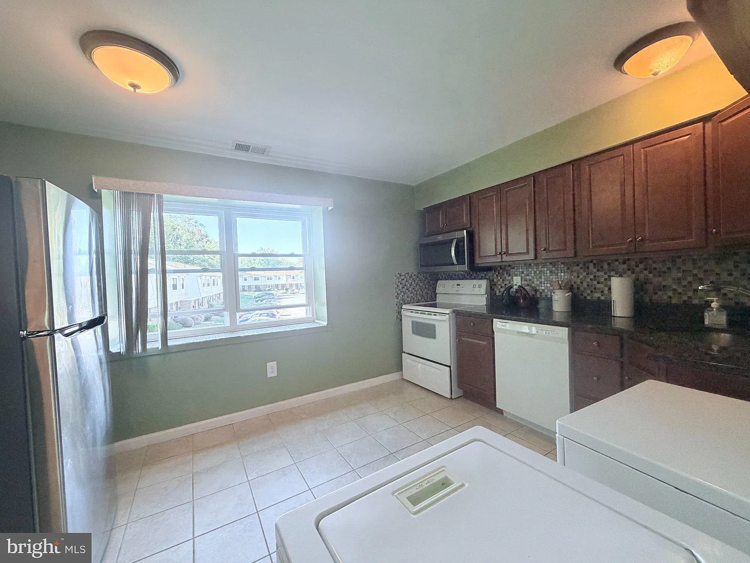 3 bed, 1.5 bath, 1148 sqft, $2,500 — Photo 4
