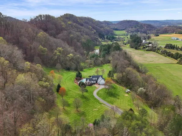 2740 McCammon Rd, Rockford, TN 37853