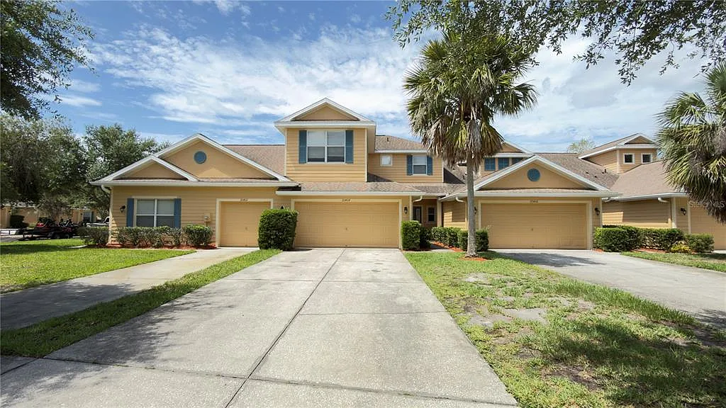 3 bed, 2.5 bath, 1455 sqft, $2,200 — Photo 2
