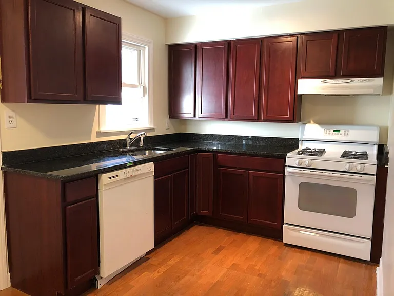 396 Union Ave — Photo 4