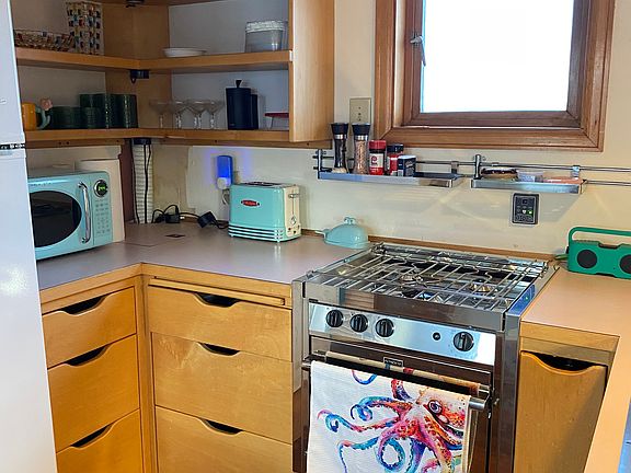 3rd image of 501 Columbia St NW