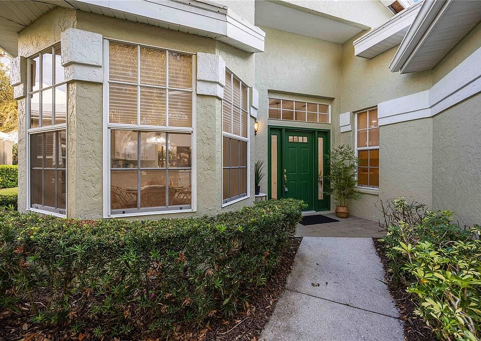 1st image of 547 Fallbrook Dr