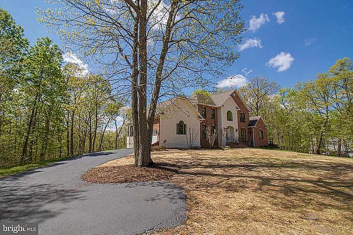 2nd image of 14 Holly Brooke Ct