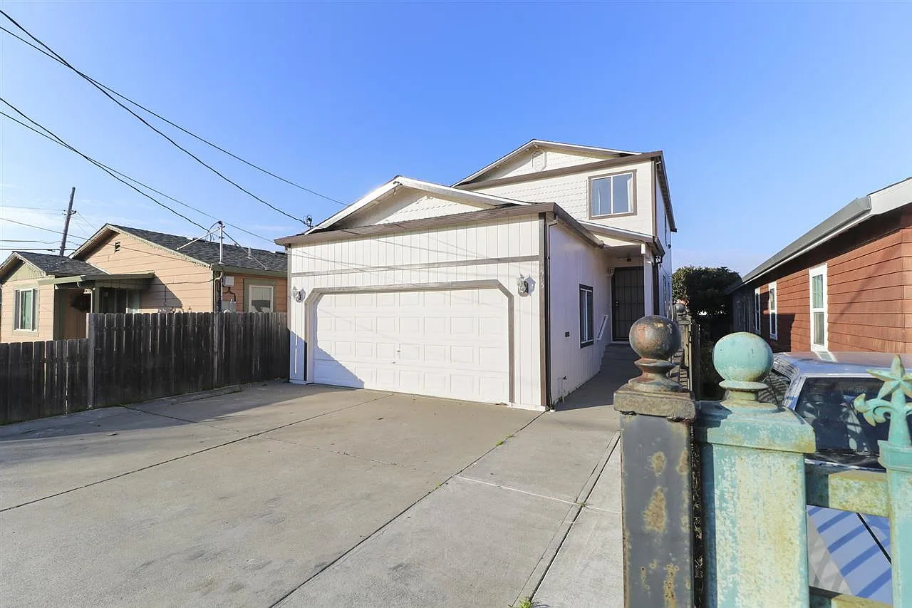 1515 California Ave photo 1