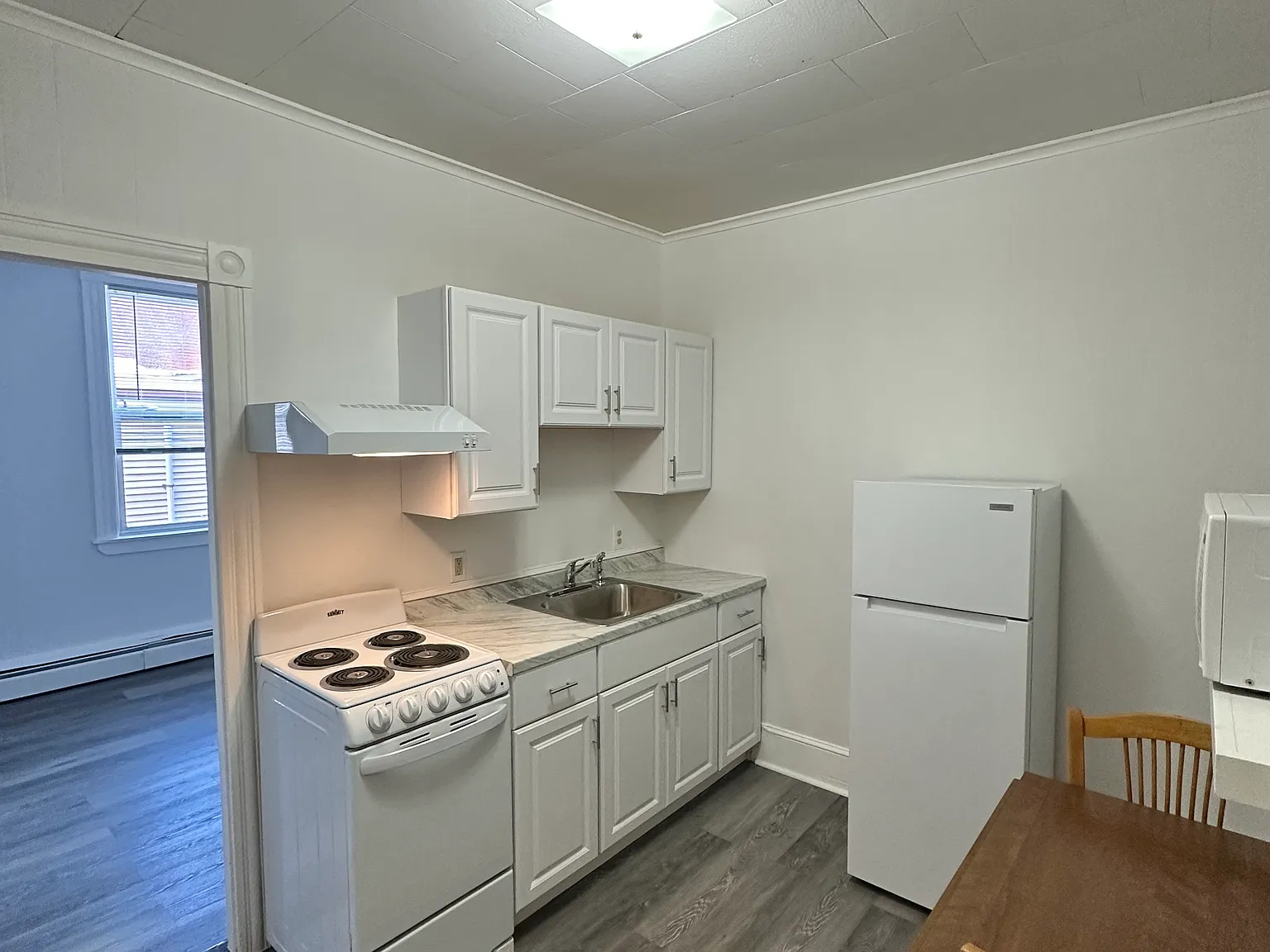 Studio, 200 sqft, $1,400 — Photo 2