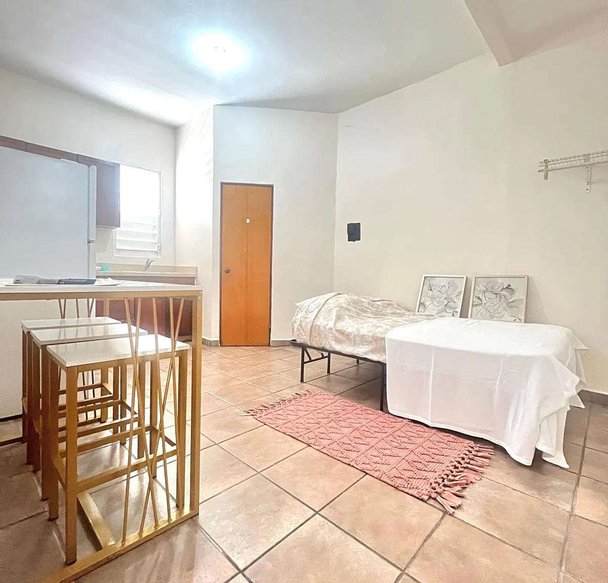 Studio, 400 sqft, $825 — Photo 1