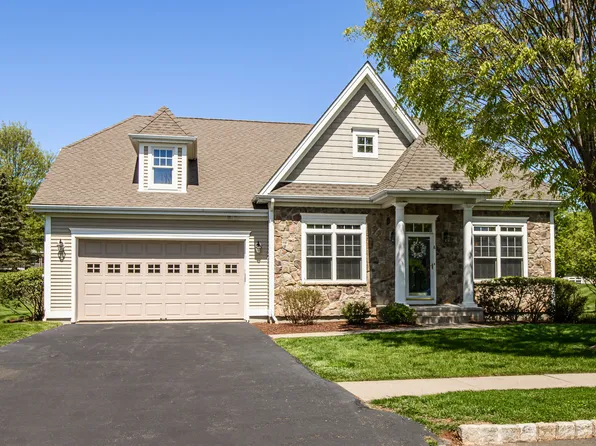 8 Spy Glass Circle #8, Bloomfield, CT 06002