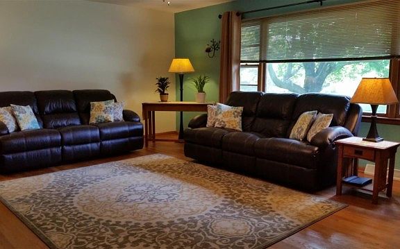4th image of 3157 City View Dr