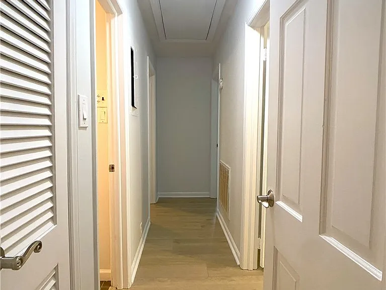 2721 Mirror Lake Dr — Photo 13