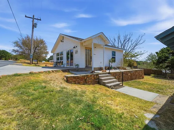 71 E Oak St, Medicine Park, OK 73557