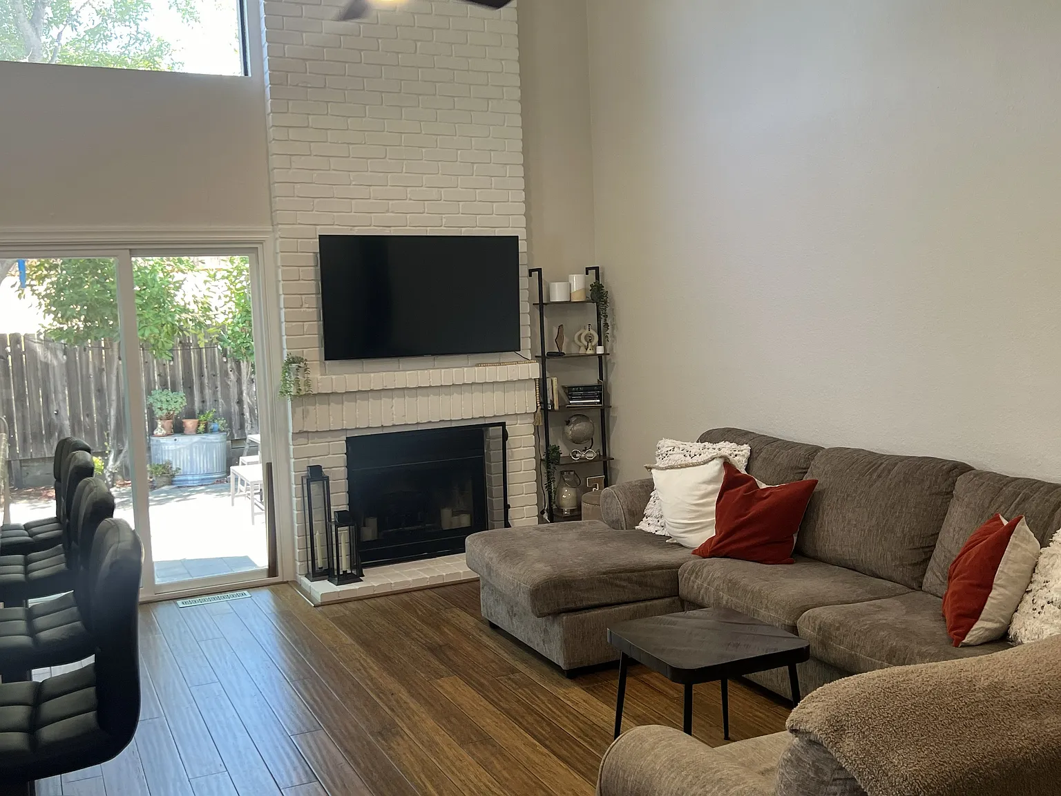 2 bed, 1247 sqft, $3,250 — Photo 2