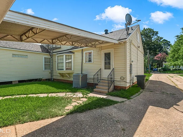 266 Carrollton Ave — Photo 8