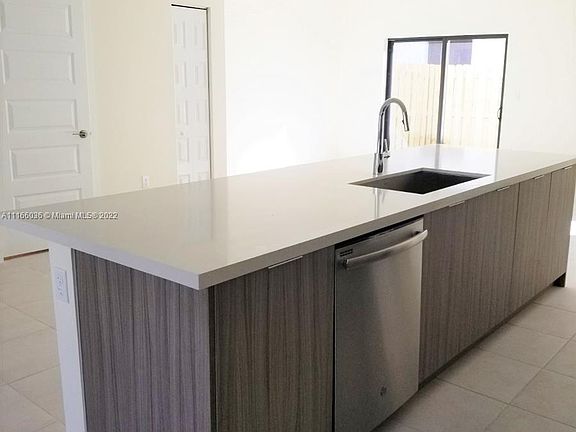 5th image of 10449 NW 82nd St Unit 6