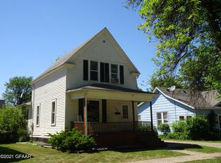 608 Chestnut St, Grand Forks, ND 58201