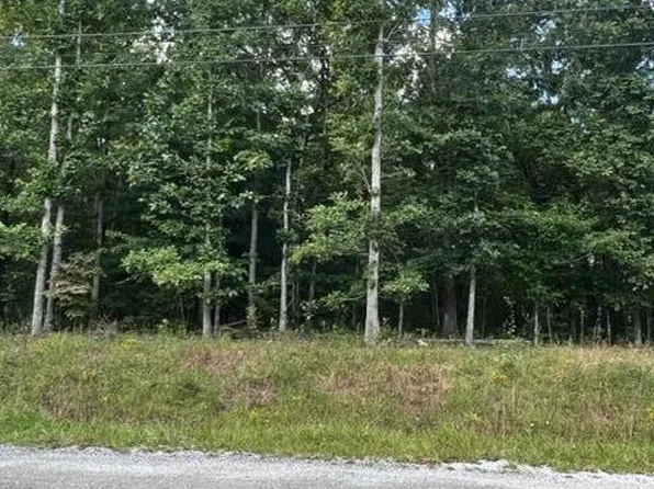 1100 Redwing Dr, Crossville, TN 38572
