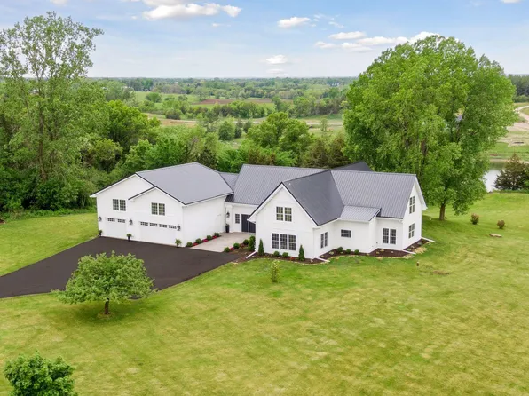 1026 Moonbeam Rd, Hudson, WI 54016