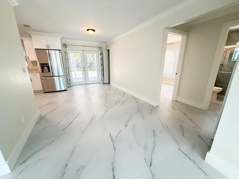 18600 Miami Blvd — Photo 11