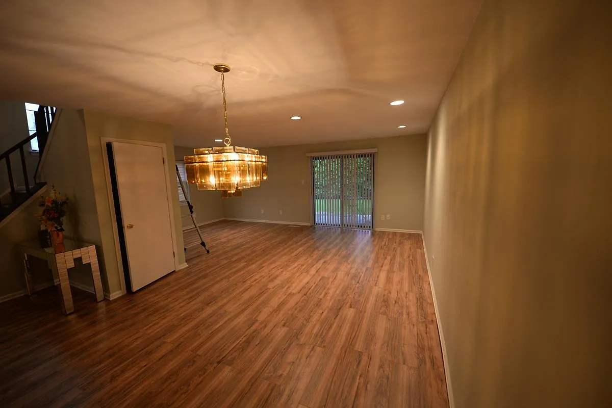 3 bed, 2.5 bath, 1800 sqft, $3,000 — Photo 3