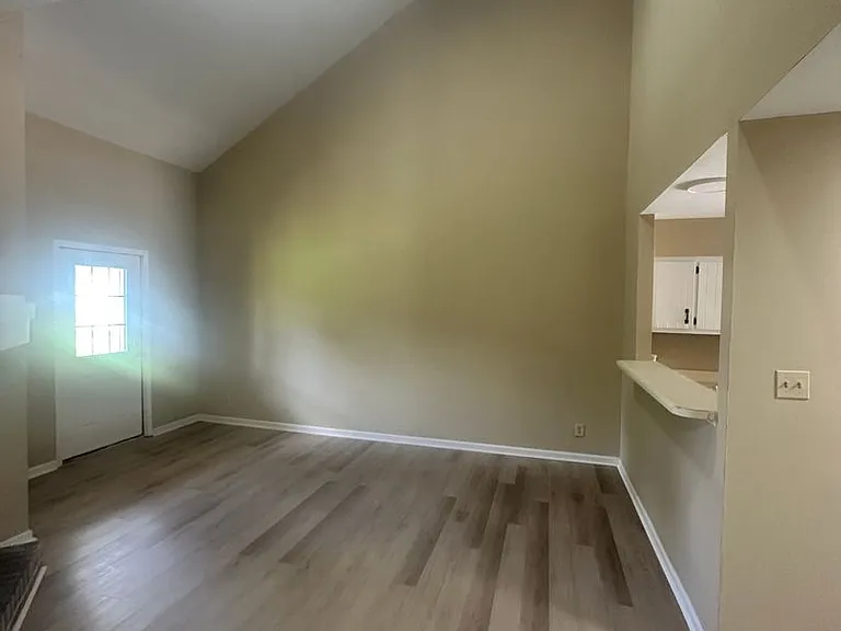 2738 Tyndall Dr — Photo 4
