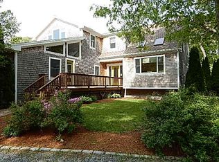 16 Treasure Ln, Mashpee, MA 02649