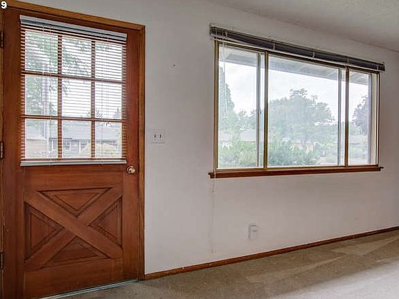 5th image of 103 S Knoxville Way