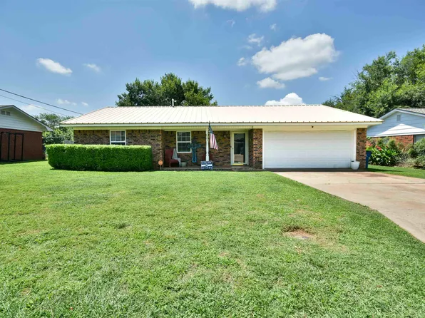 1002 W Choctaw St, Marlow, OK 73055