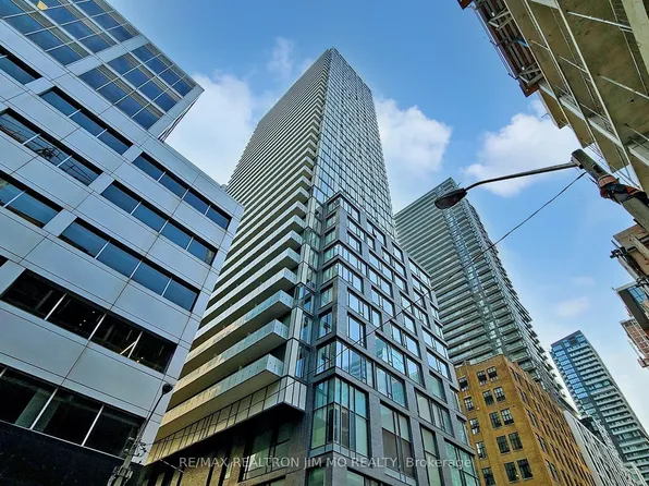 101 Peter St, Toronto, ON