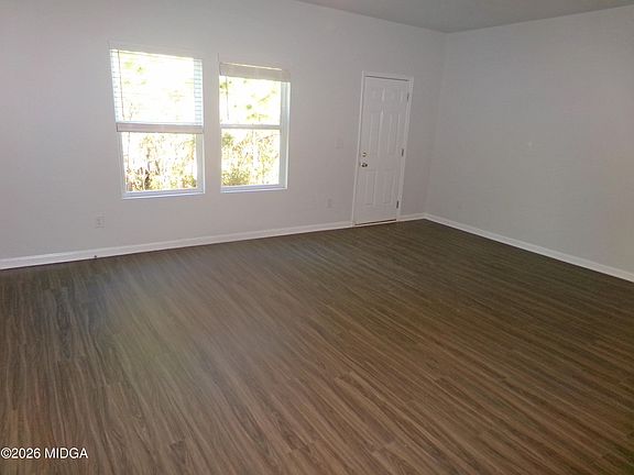 5th image of 410 Oakwood Dr NW #84
