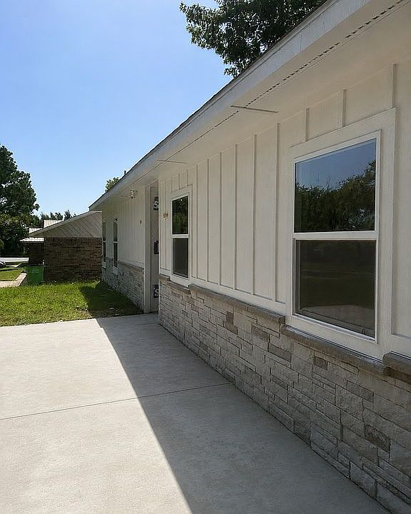 2nd image of 2305 7th St
